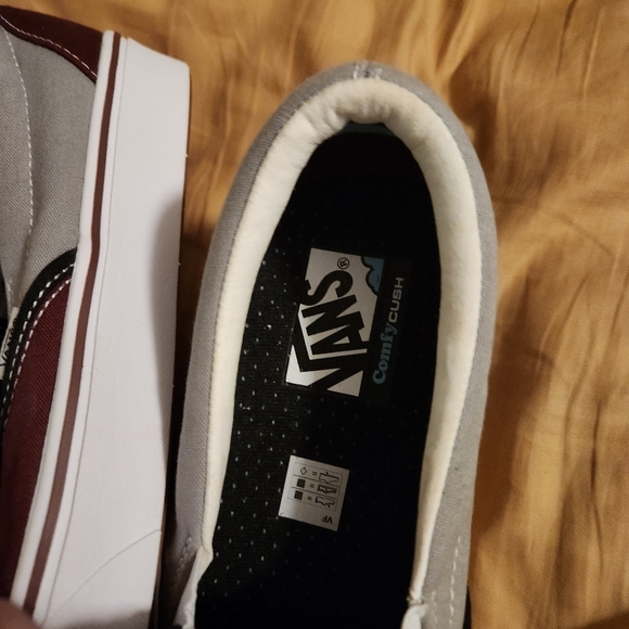 Vans - Picture 3 of 5
